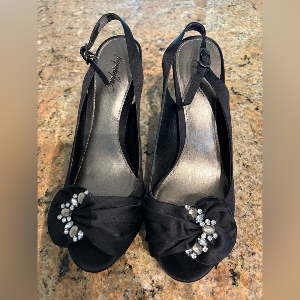 JACQUELINE FERRAR Satin Diamond Rhinestone Womens High Heels Shoes Sz 8.5 /M